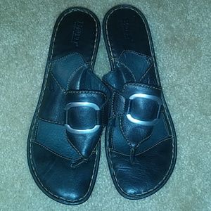 Born flip flop heels size 11